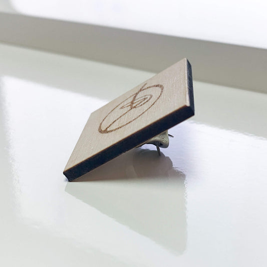 Square wooden pin with engraving - individual & sustainable