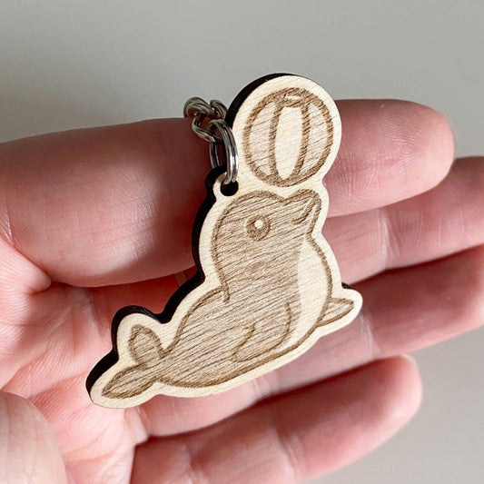 Robbe mit Ball - Schlüsselanhänger